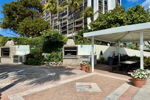 Condo in Miami, Florida, 2 bedrooms  № 1697399 - photo 16