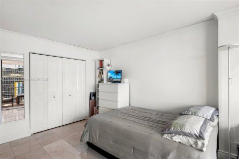 Condo in Miami, Florida, 2 bedrooms  № 1697399 - photo 23