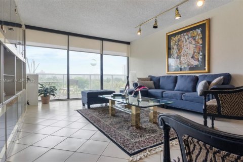 Condo in Aventura, Florida, 2 bedrooms  № 1948764 - photo 7