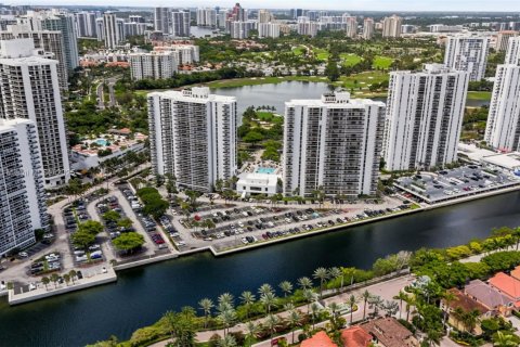 Condo in Aventura, Florida, 2 bedrooms № 1948764