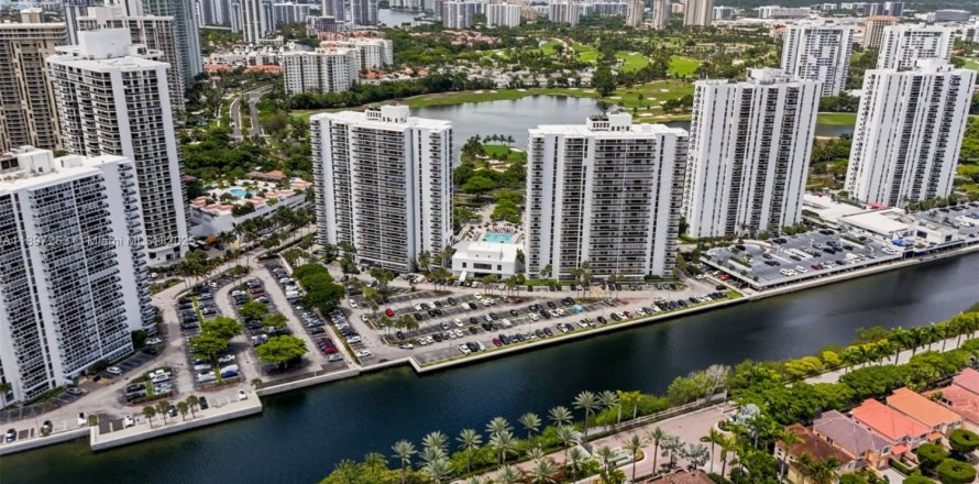 Condo in Aventura, Florida, 2 bedrooms  № 1948764