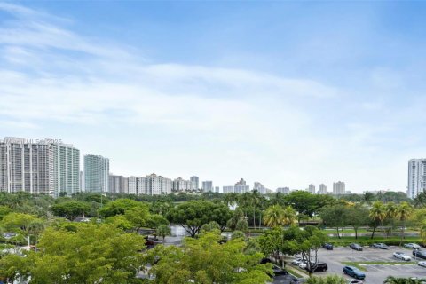 Condo in Aventura, Florida, 2 bedrooms  № 1948764 - photo 22