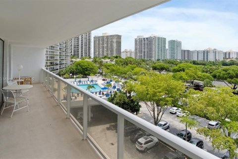 Condo in Aventura, Florida, 2 bedrooms  № 1948764 - photo 21
