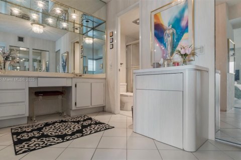 Condo in Aventura, Florida, 2 bedrooms  № 1948764 - photo 13