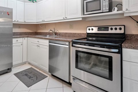 Condo in Aventura, Florida, 2 bedrooms  № 1948764 - photo 4