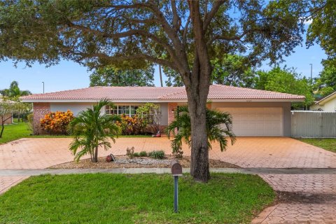 Купить виллу или дом в Плантация, Флорида 4 спальни, 208.66м2, № 1942619 - фото 1