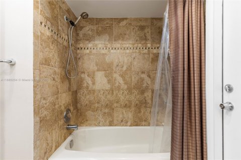 Купить виллу или дом в Плантация, Флорида 4 спальни, 208.66м2, № 1942619 - фото 26