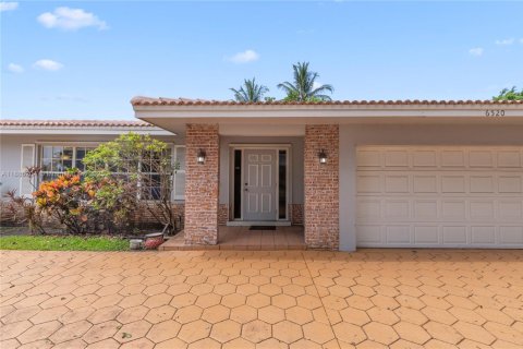 Купить виллу или дом в Плантация, Флорида 4 спальни, 208.66м2, № 1942619 - фото 2