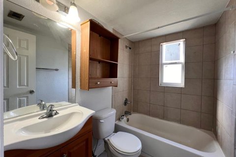 Apartamento en alquiler en Titusville, Florida, 2 dormitorios, 65.96 m2 № 2104758 - foto 2