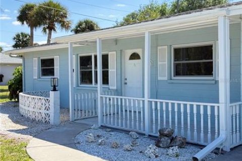 House in Venice, Florida 2 bedrooms, 116.22 sq.m. № 2205986 - photo 2