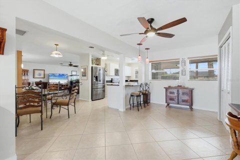 Villa ou maison à vendre à Sarasota, Floride: 4 chambres, 268.95 m2 № 2151347 - photo 16