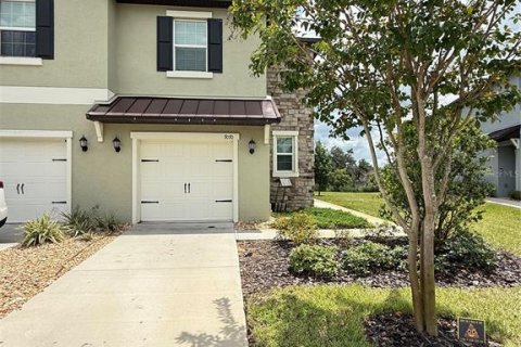 Townhouse in Zephyrhills, Florida 3 bedrooms, 166.02 sq.m. № 1856337 - photo 1