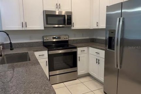 Townhouse in Zephyrhills, Florida 3 bedrooms, 166.02 sq.m. № 1856337 - photo 6