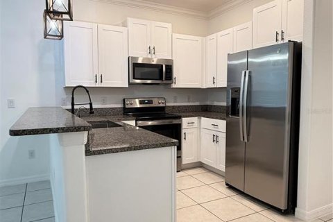 Townhouse in Zephyrhills, Florida 3 bedrooms, 166.02 sq.m. № 1856337 - photo 7