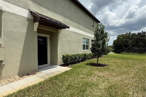 Townhouse in Zephyrhills, Florida 3 bedrooms, 166.02 sq.m. № 1856337 - photo 3