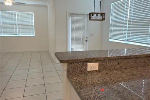 Townhouse in Zephyrhills, Florida 3 bedrooms, 166.02 sq.m. № 1856337 - photo 9