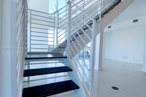 Copropriété à vendre à Miami, Floride: 2 chambres, 117.99 m2 № 1863284 - photo 24