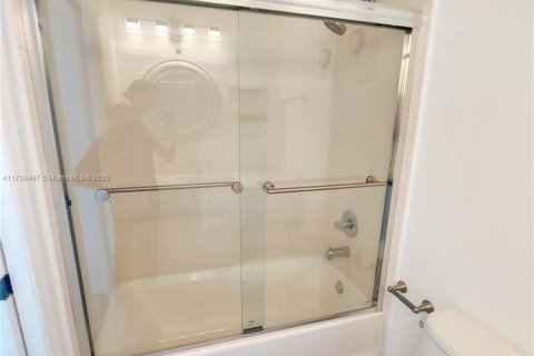 Copropriété à vendre à Miami, Floride: 2 chambres, 117.99 m2 № 1863284 - photo 17