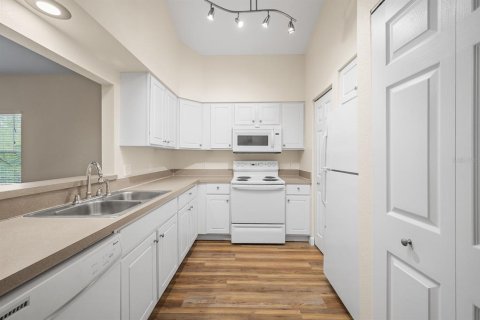Condo in Gainesville, Florida, 2 bedrooms  № 1740547 - photo 10