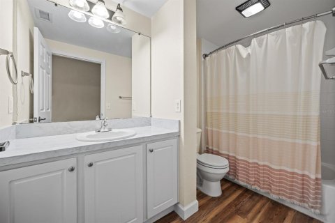 Condo in Gainesville, Florida, 2 bedrooms  № 1740547 - photo 17