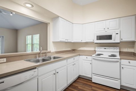 Condo in Gainesville, Florida, 2 bedrooms  № 1740547 - photo 11