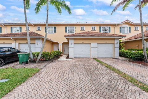 Townhouse in Tamarac, Florida 3 bedrooms, 132.66 sq.m. № 1877881 - photo 7