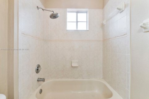 Townhouse in Tamarac, Florida 3 bedrooms, 132.66 sq.m. № 1877881 - photo 24
