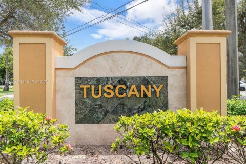 Townhouse in Tamarac, Florida 3 bedrooms, 132.66 sq.m. № 1877881 - photo 3