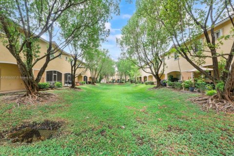 Townhouse in Tamarac, Florida 3 bedrooms, 132.66 sq.m. № 1877881 - photo 5