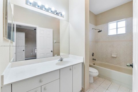 Townhouse in Tamarac, Florida 3 bedrooms, 132.66 sq.m. № 1877881 - photo 23