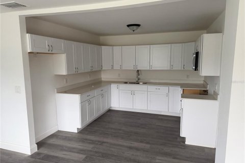 Commercial property in Belleview, Florida 215.72 sq.m. № 2423740 - photo 2