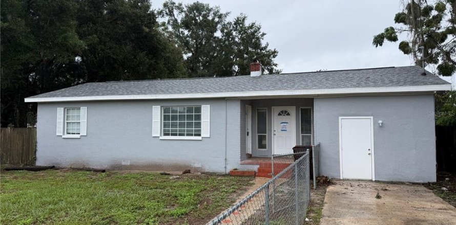 Commercial property in Belleview, Florida 215.72 sq.m. № 2423740