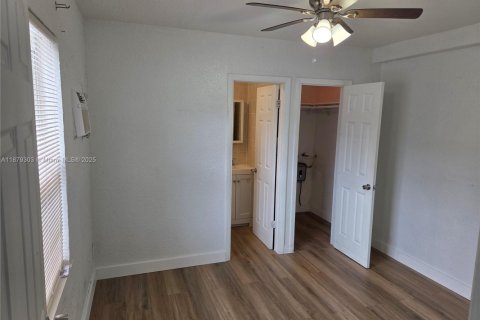 Купить коммерческую недвижимость в Майами, Флорида № 1977605 - фото 20