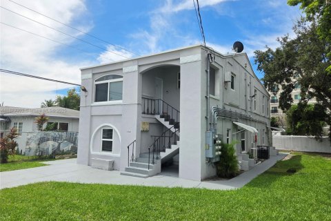 Купить коммерческую недвижимость в Майами, Флорида № 1977605 - фото 2