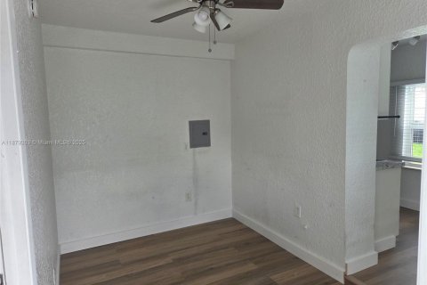 Купить коммерческую недвижимость в Майами, Флорида № 1977605 - фото 19