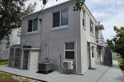 Купить коммерческую недвижимость в Майами, Флорида № 1977605 - фото 14