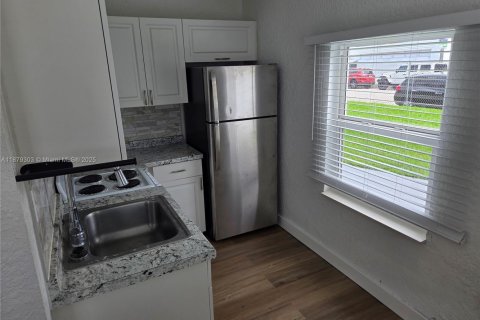 Купить коммерческую недвижимость в Майами, Флорида № 1977605 - фото 17