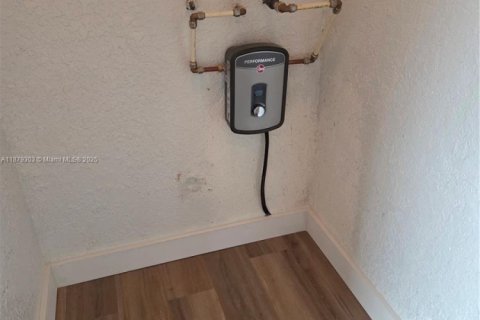 Купить коммерческую недвижимость в Майами, Флорида № 1977605 - фото 25