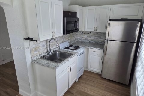 Купить коммерческую недвижимость в Майами, Флорида № 1977605 - фото 18