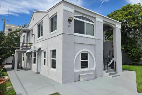 Купить коммерческую недвижимость в Майами, Флорида № 1977605 - фото 1