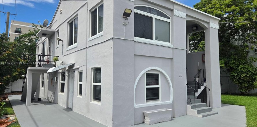 Коммерческая недвижимость в Майами, Флорида № 1977605