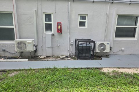 Купить коммерческую недвижимость в Майами, Флорида № 1977605 - фото 9