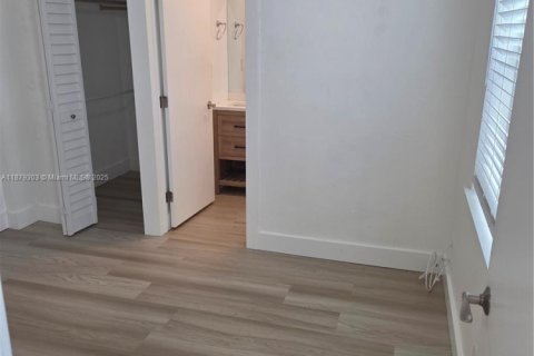 Купить коммерческую недвижимость в Майами, Флорида № 1977605 - фото 28