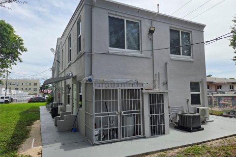 Купить коммерческую недвижимость в Майами, Флорида № 1977605 - фото 11