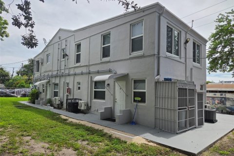 Купить коммерческую недвижимость в Майами, Флорида № 1977605 - фото 10