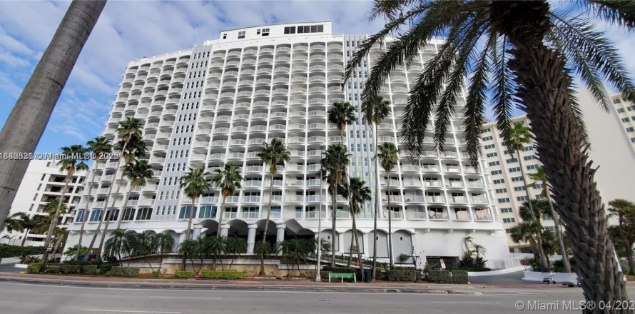Estudio en el Condominio en Miami Beach, Florida № 1932457