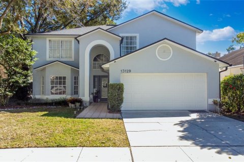 House in Orlando, Florida 5 bedrooms, 259.75 sq.m. № 1806868 - photo 1