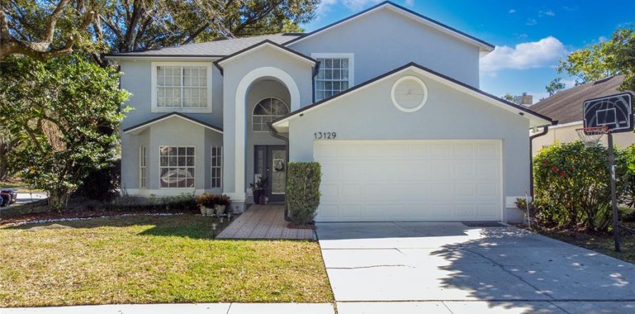 House in Orlando, Florida 5 bedrooms, 259.75 sq.m. № 1806868