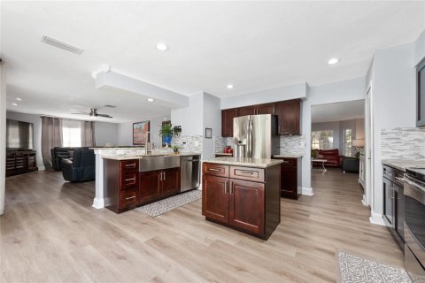 House in Orlando, Florida 5 bedrooms, 259.75 sq.m. № 1806868 - photo 16