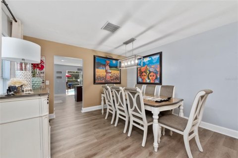 House in Orlando, Florida 5 bedrooms, 259.75 sq.m. № 1806868 - photo 8